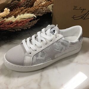 “BRAND NEW” Vintage Havana White Star Sneaker’s 🤩